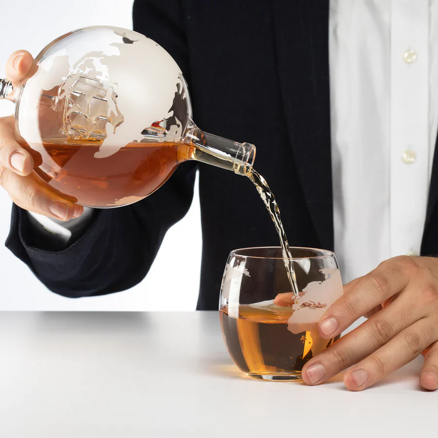 Globe Decanter with 4 Glasses - Image 3